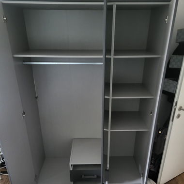 Kleiderschrank mit Spiegel 