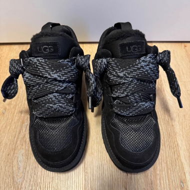 Sneakers gefüttert 39, neu