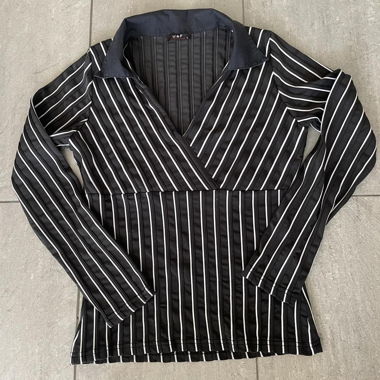 Maglia avvolgente a righe con colletto