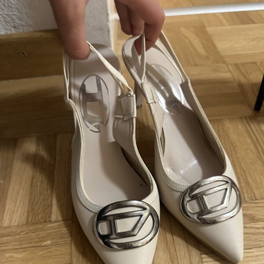 D Pumps