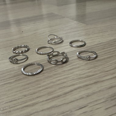 Set de 8 bagues argentées