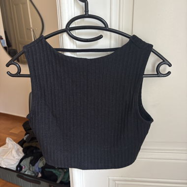 Black crop top