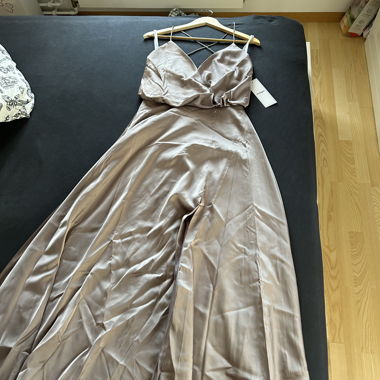Abendkleid mit Wickeloptik