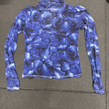 Top blu UCEL con collo alto