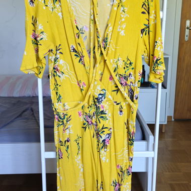 Gelber Blumen-Jumpsuit