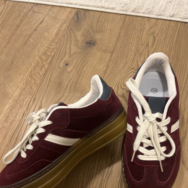 Weinrote Vintage Style Sneaker 