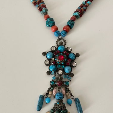 Superbe collier en pierres semi précieuse neuf