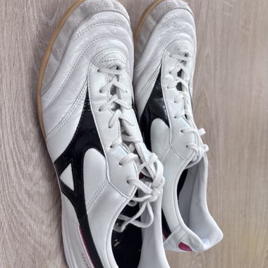 Chaussures de football d'intérieur Mizuno