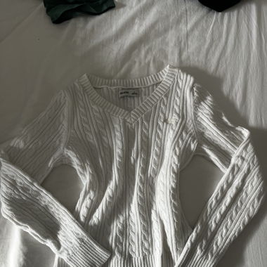 White hollister Sweater 