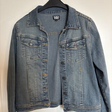 Giacca di jeans – look denim classico