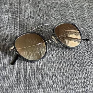 Round tinted sunglasses