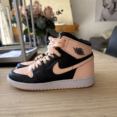 Jordan 1 Retro High Schwarz Purpurrot Tönung 