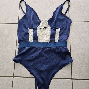 Body in pizzo Boohoo
