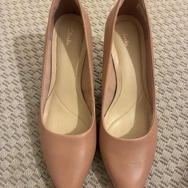 Clarks light pink leather court high heels EU41