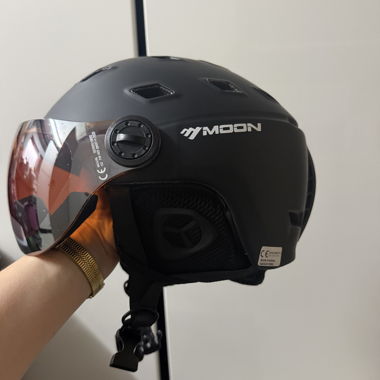 Casco da sci con visiera