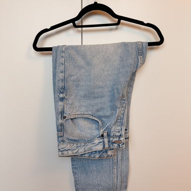 ZARA Hellblaue Jeans EUR 42 für Herren; gerader Schnitt