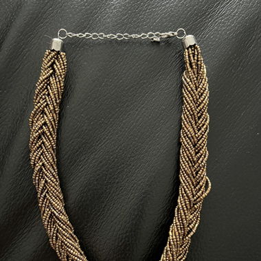 Goldfarbene Halskette – Elegant & Zeitlos
