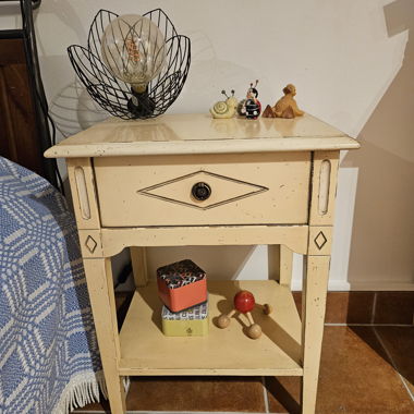 Duo Vintage-Nachttische aus massivem Tannenholz