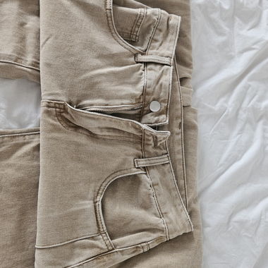 Jeans beige a gamba larga