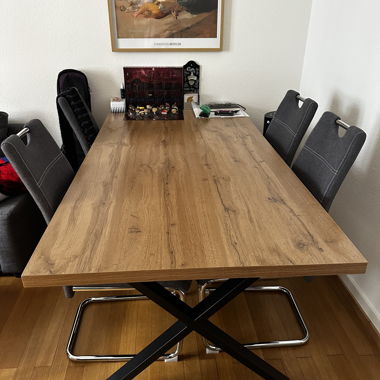 Esstisch mit X-Gestell