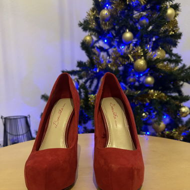 Tacchi rossi in pelle scamosciata 