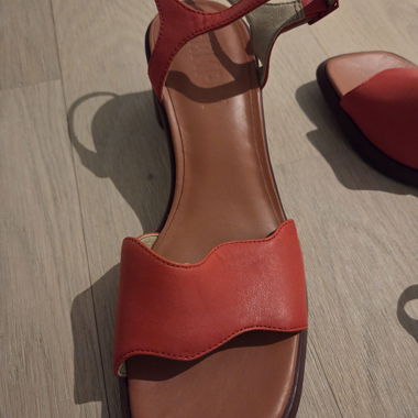 Nuove sandali rossi con tacco - Camper
