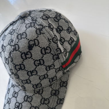 Casquette monogramme grise