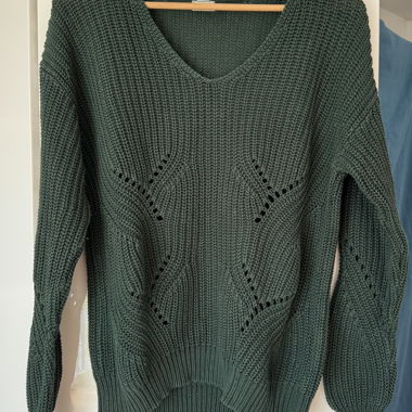 Pull en maille vert foncé