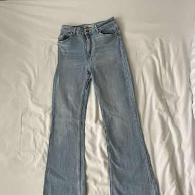 Hellblaue Jeans