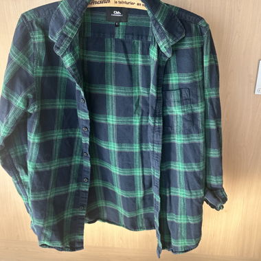Hemd aus grüner und blauer Flanell