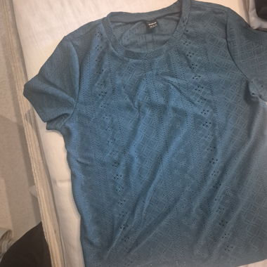 T-shirt en dentelle bleue