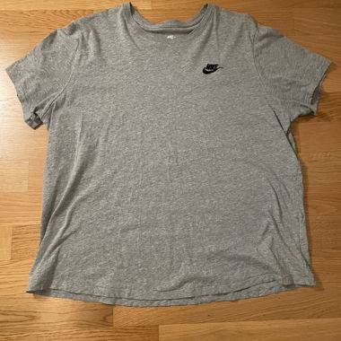 T-shirt Nike gris
