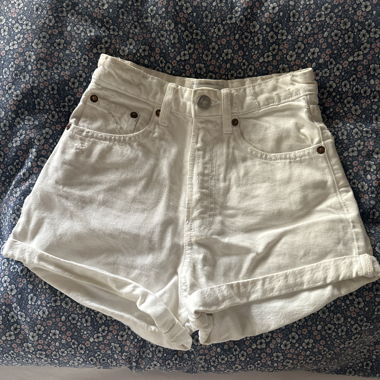 Pantaloncini in jeans bianchi a vita alta