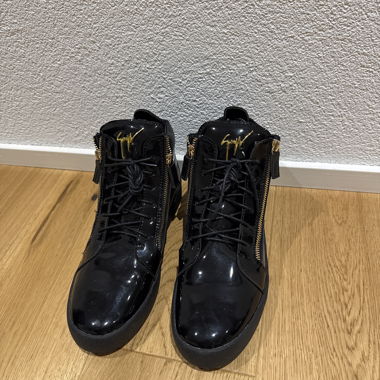Sneaker high-top nere con cerniere