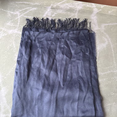 Sciarpa blu con frange