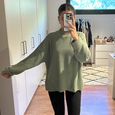 Gruener Strickpullover