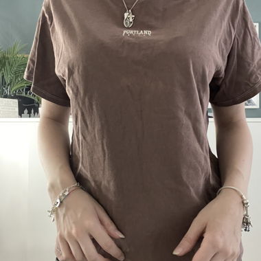 Braunes T-Shirt