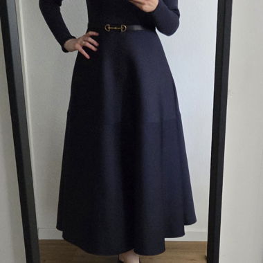 Dunkles Langarmkleid mit Guertel Grösse M