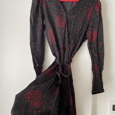 Robe en satin avec cœurs