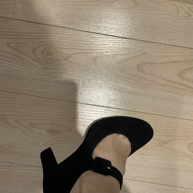schwarze hohe Schuhe 