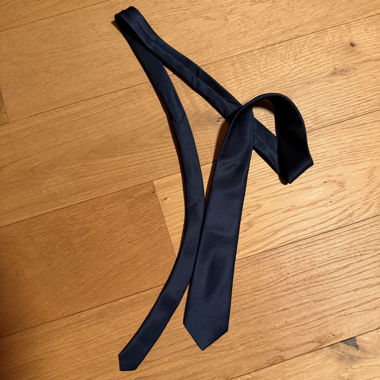 Cravate bleu foncé
