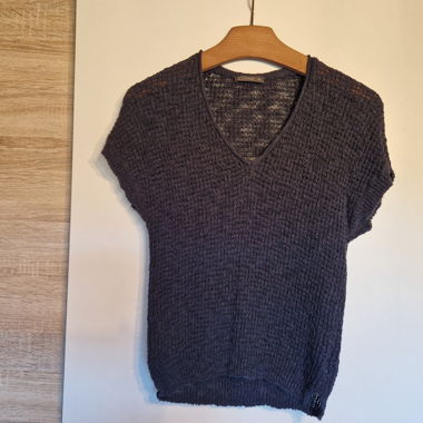 NILE knitted sweater with V-neck