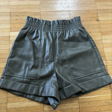 Shorts aspect cuir de PULL&BEAR