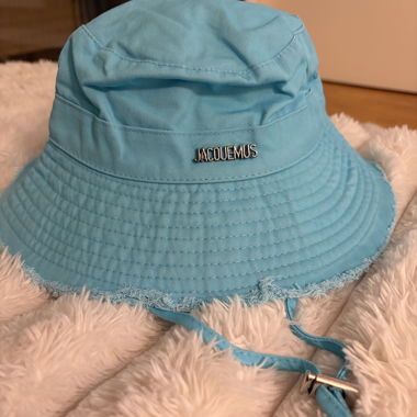 Jacquemus-Blauhut