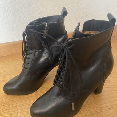 Bottines Caprice Premium en cuir noir