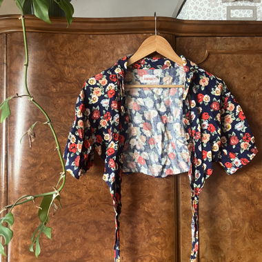 Cache-coeur crop top fleuri 
