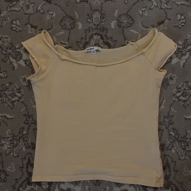 Top discreto giallo burro