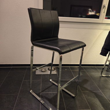 4 chaises-bar noires