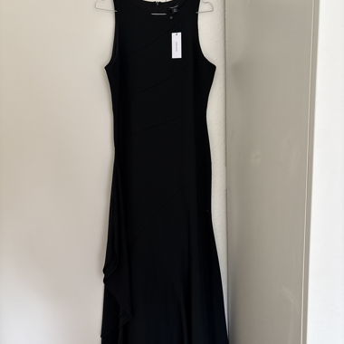 Black sleeveless dress