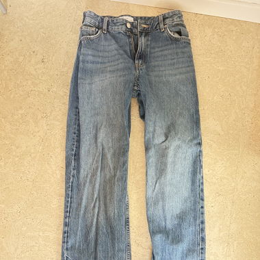 Jeans mit geradem Bein und hoher Taille